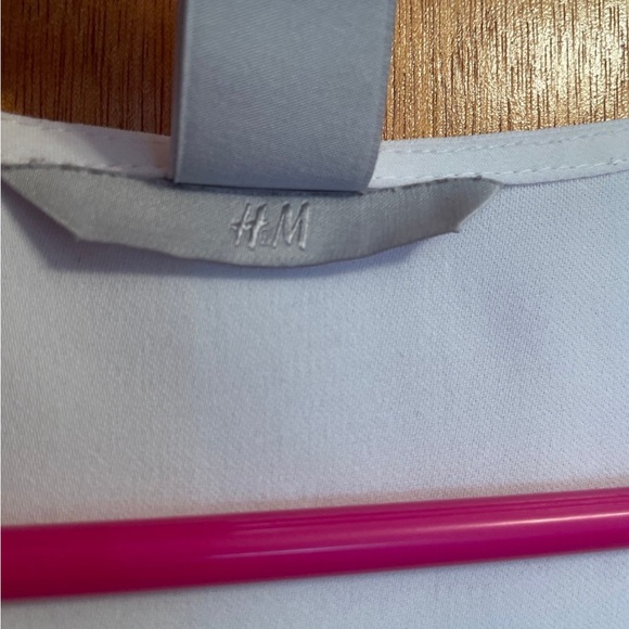 Beautiful H&M top - Picture 4 of 7